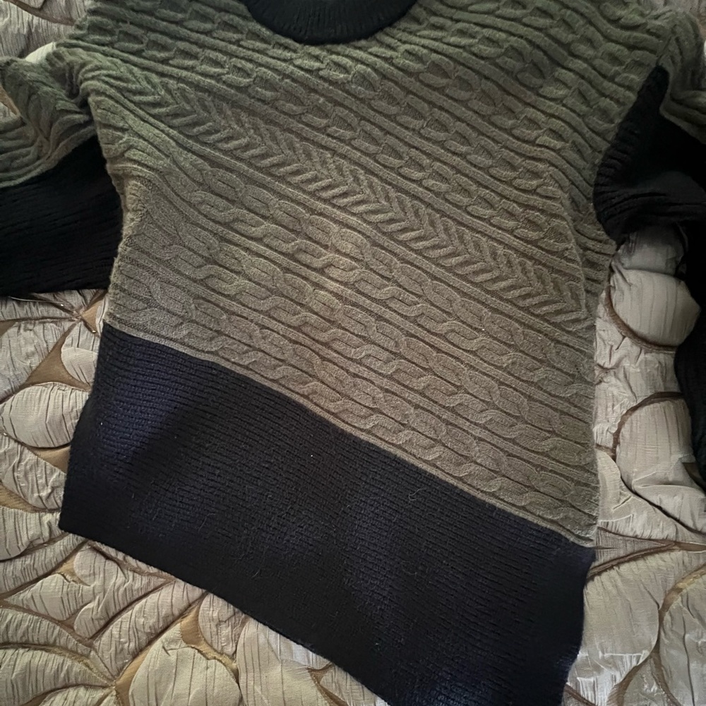 Sweater - Picture 9 of 9